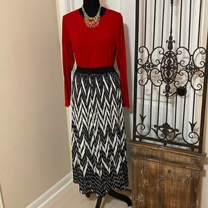 NWOT Sheer Overlay Skirt Size Large